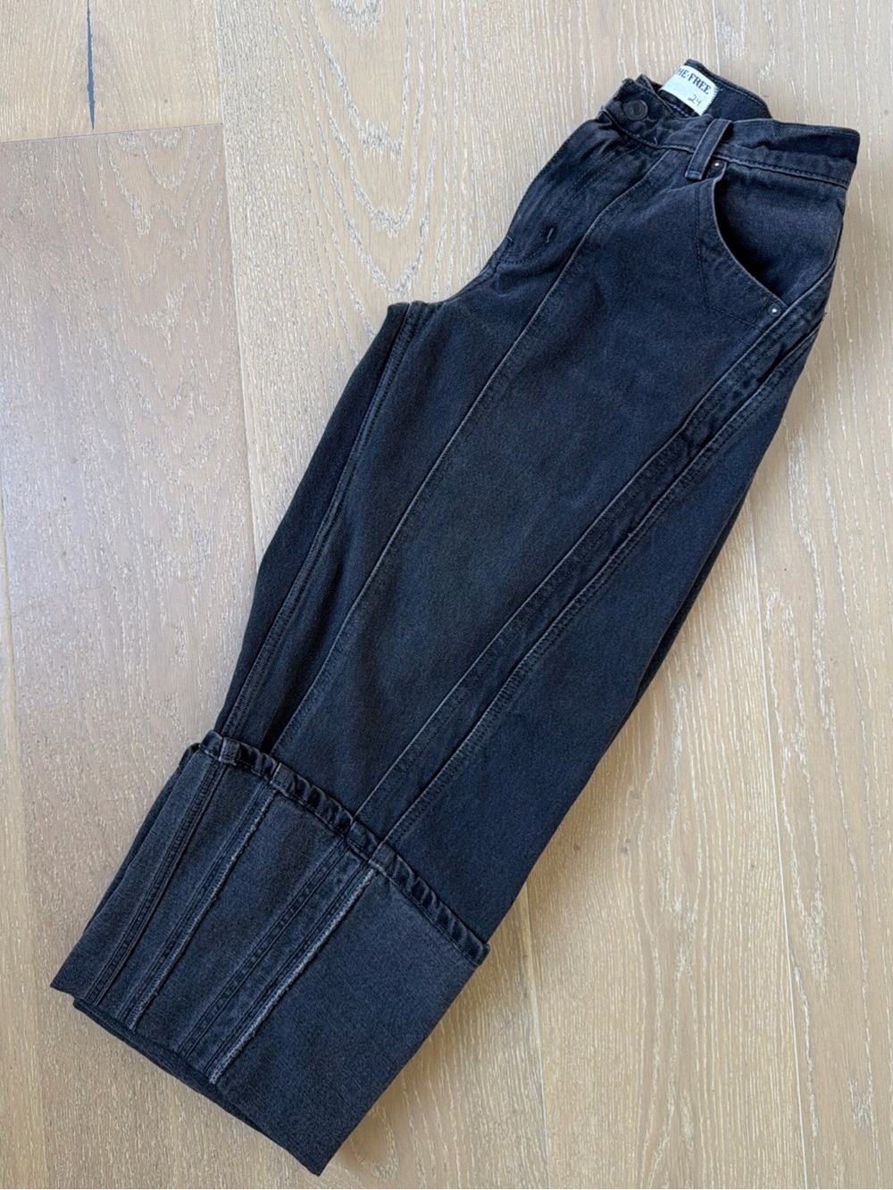 SOLD OUT We The Free Black Cropped High-Rise Olsen Barrel Jeans EUC